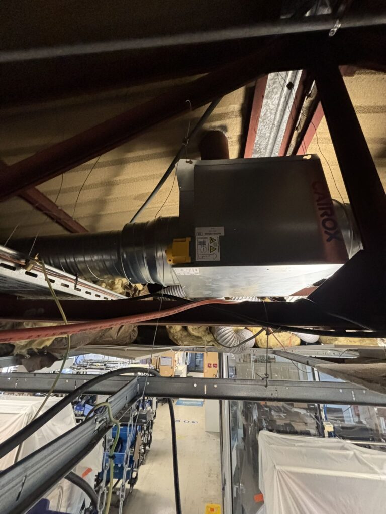 montage d'un caisson d'extraction simple flux (VMC)